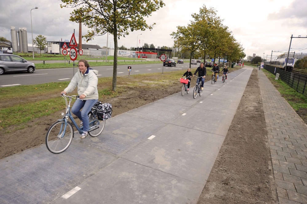 First Ever Solar Bike Path Opens in the Netherlands