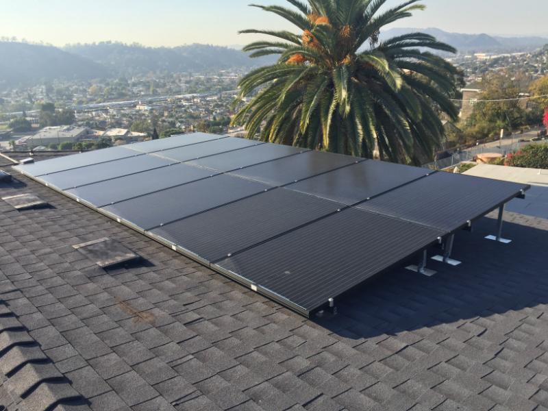 Sunny California Pioneers as First State to Require Solar Power in Homes